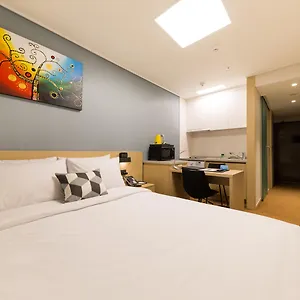 Howard Johnson By Wyndham Airport Hotel